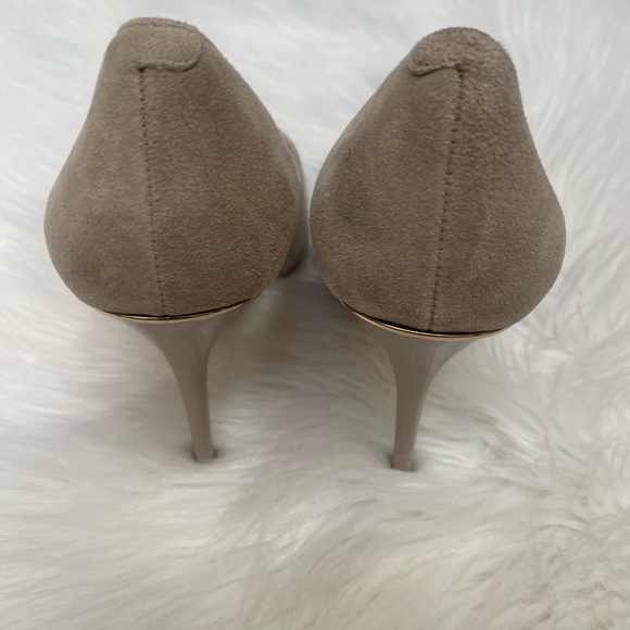 White House Black Market Taupe Suede Heels Sz 8 - Picture 2 of 5